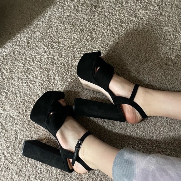 Black High Heels 👠 - Picture 7 of 7